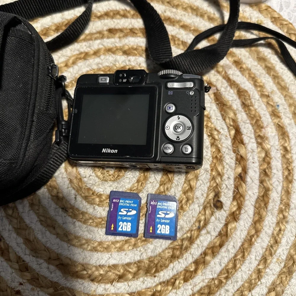 Nikon COOLPIX P50 Digital Camera 8.1MP Black 3.6x Zoom Wide 28mm Case Card